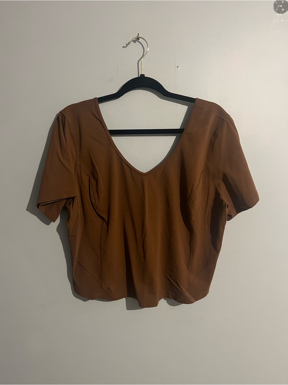 lululemon athletica Brown V-Neck Crop Top size 14 casual sporty athleisure